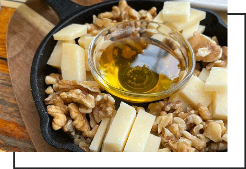 Mix de frutos secos, queijo e mel