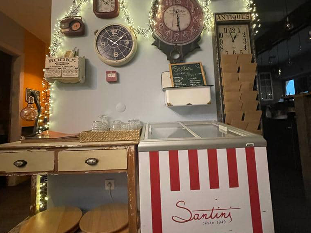 Fotografia do interior do restaurente